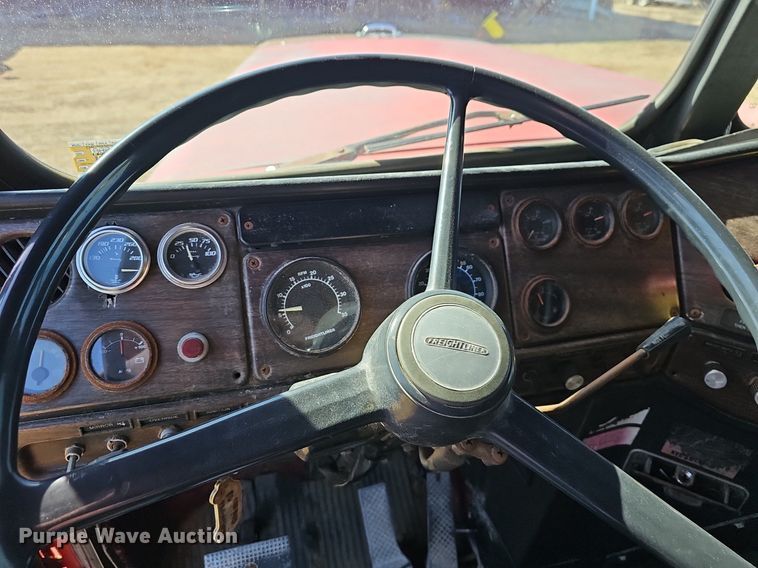 image for item EJ5910 1986 Freightliner semi truck