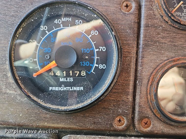 image for item EJ5910 1986 Freightliner semi truck