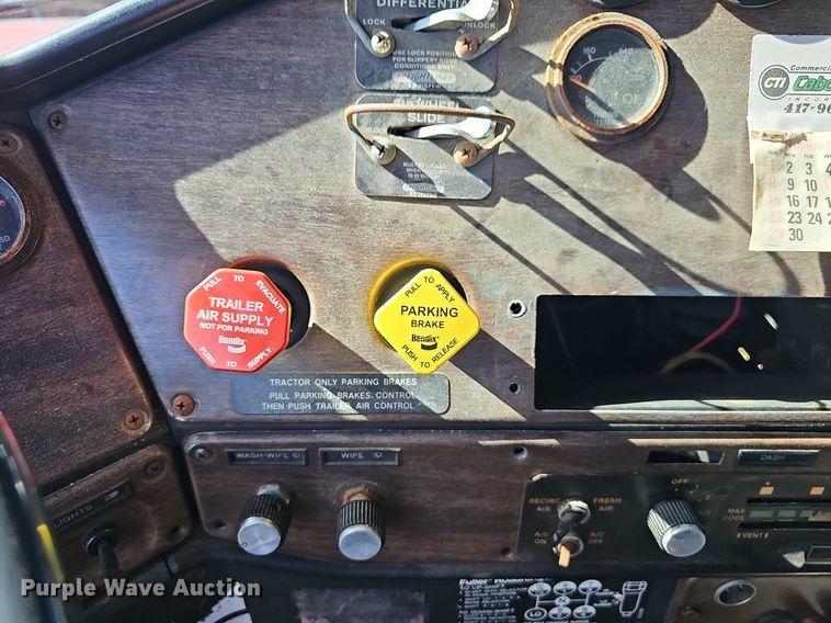 image for item EJ5910 1986 Freightliner semi truck