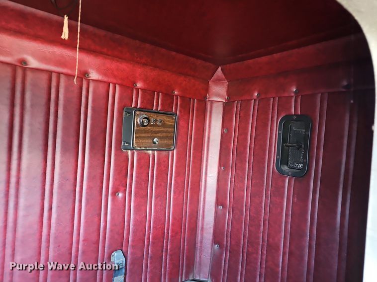 image for item EJ5910 1986 Freightliner semi truck