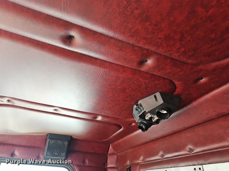 image for item EJ5910 1986 Freightliner semi truck