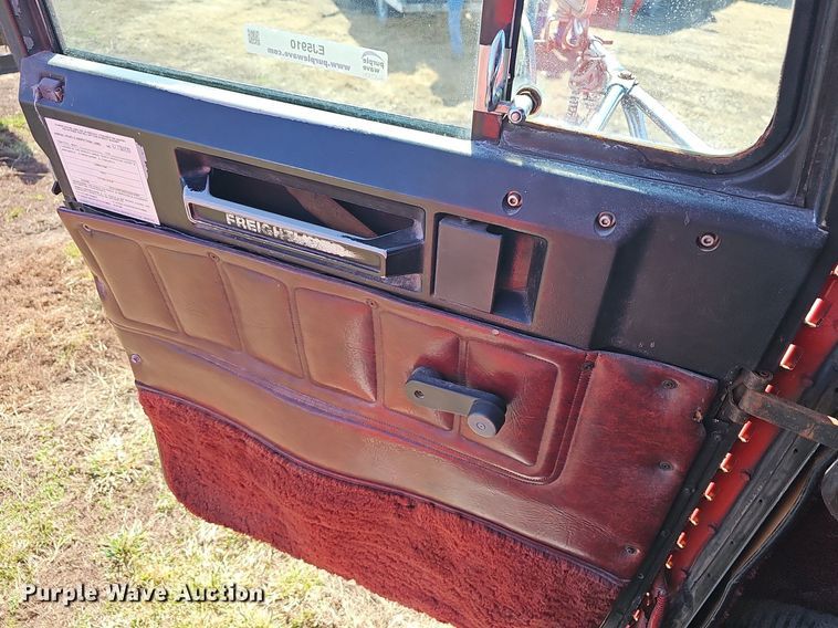 image for item EJ5910 1986 Freightliner semi truck