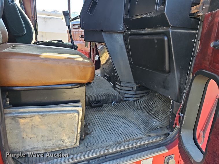 image for item EJ5910 1986 Freightliner semi truck