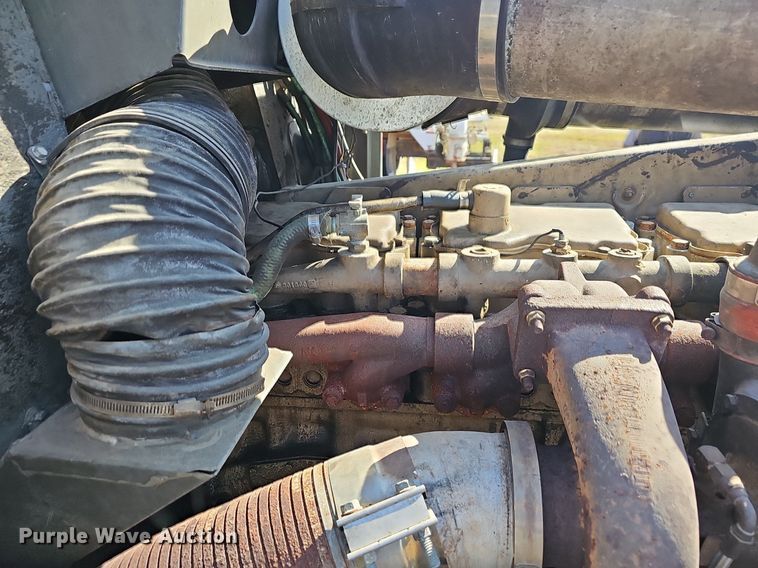 image for item EJ5910 1986 Freightliner semi truck