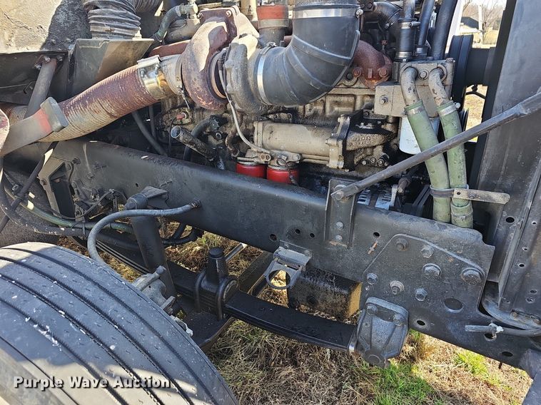 image for item EJ5910 1986 Freightliner semi truck