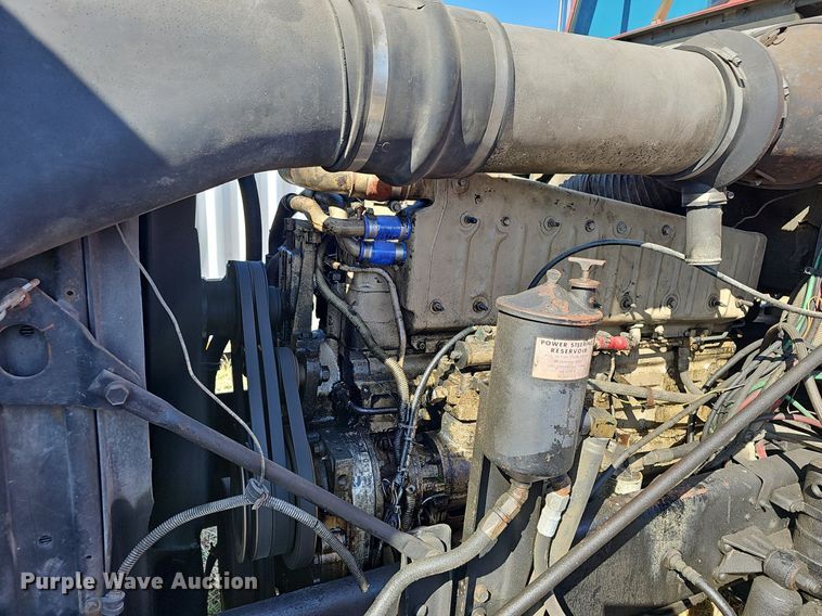 image for item EJ5910 1986 Freightliner semi truck