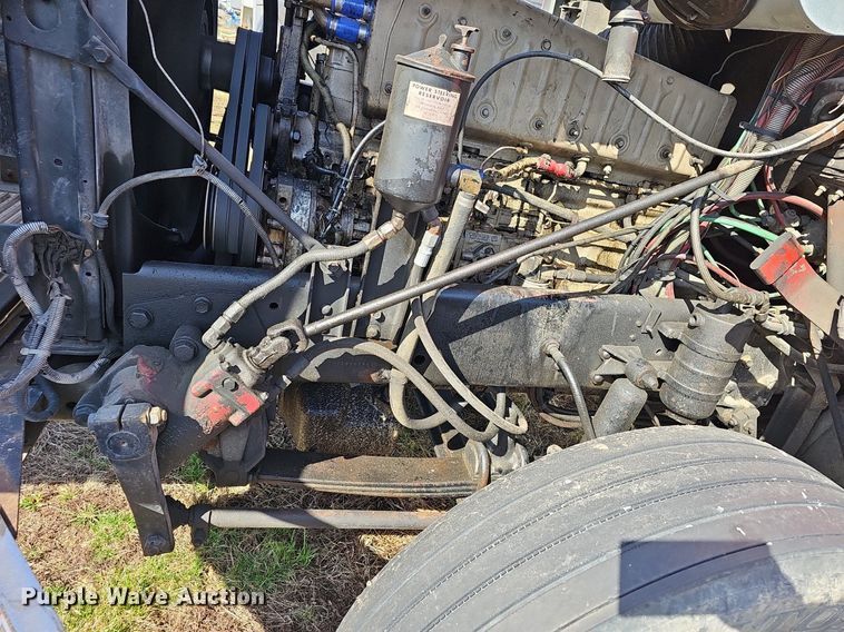 image for item EJ5910 1986 Freightliner semi truck