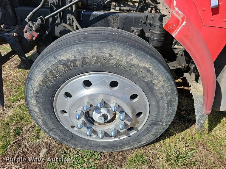 image for item EJ5910 1986 Freightliner semi truck