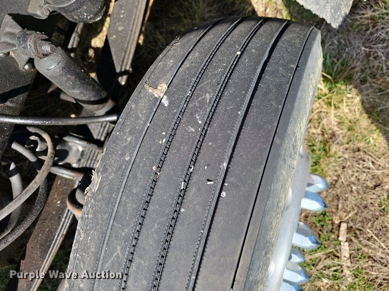 image for item EJ5910 1986 Freightliner semi truck