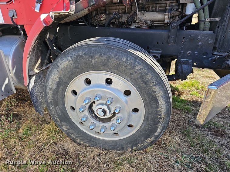 image for item EJ5910 1986 Freightliner semi truck