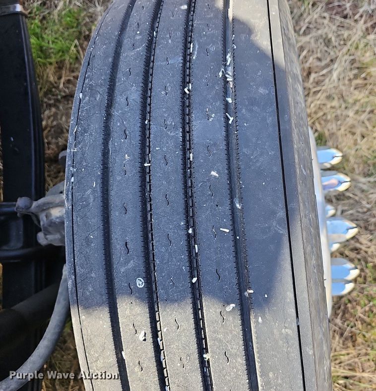 image for item EJ5910 1986 Freightliner semi truck