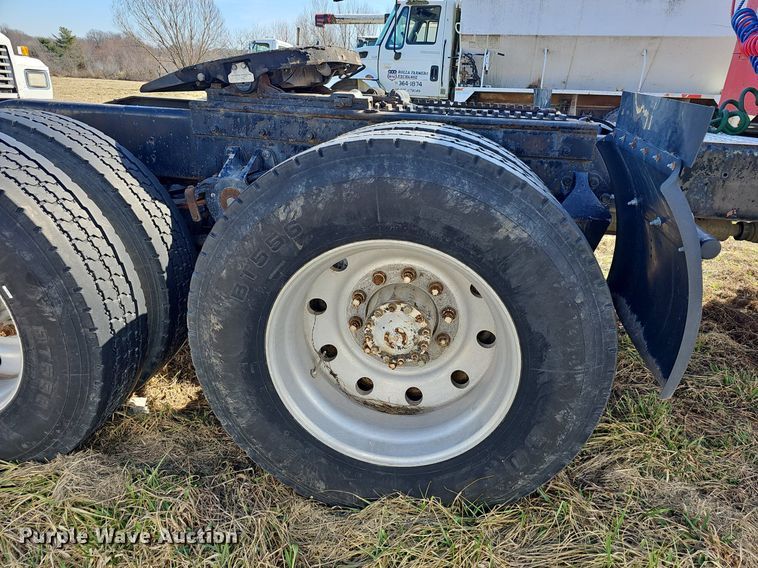 image for item EJ5910 1986 Freightliner semi truck