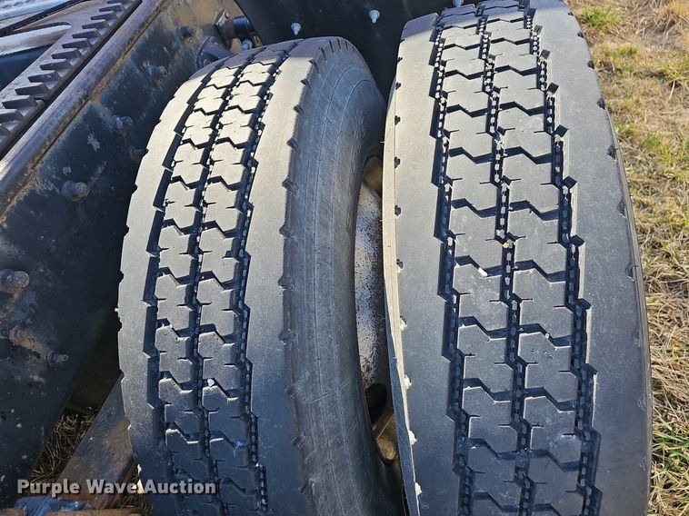 image for item EJ5910 1986 Freightliner semi truck