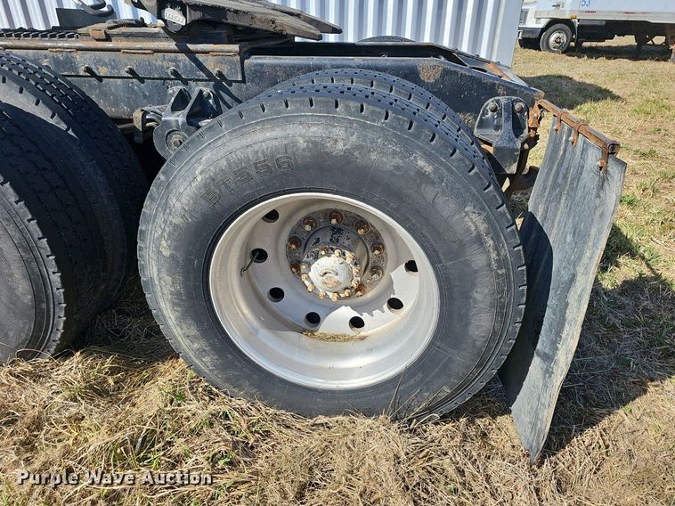 image for item EJ5910 1986 Freightliner semi truck