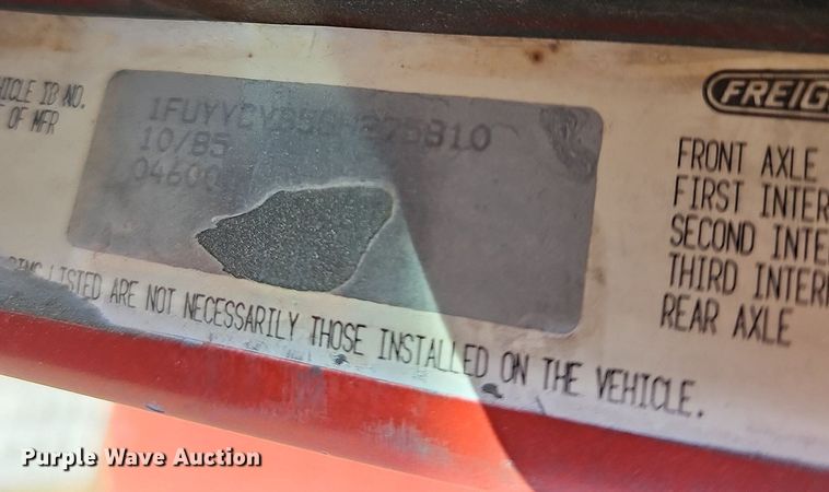 image for item EJ5910 1986 Freightliner semi truck