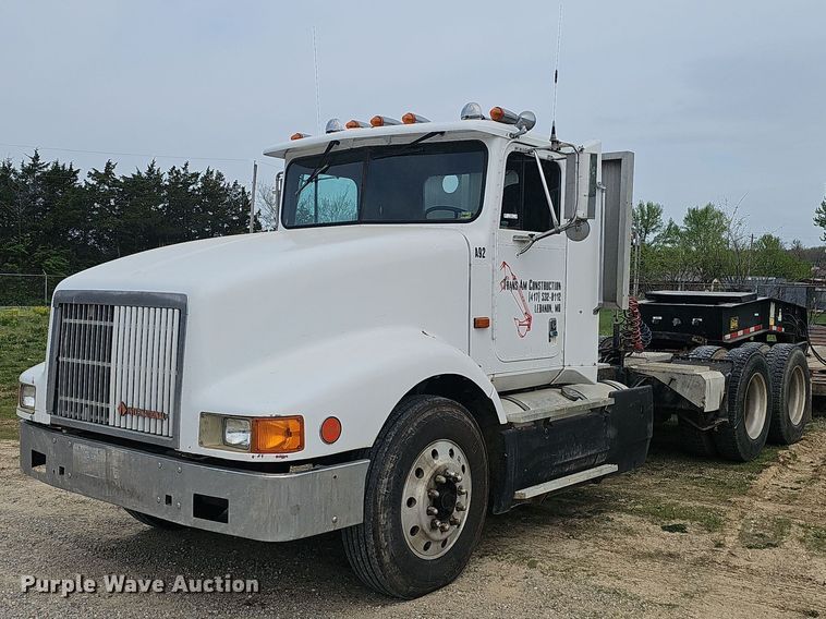 image for item EJ6301 1992 International 9400 semi truck