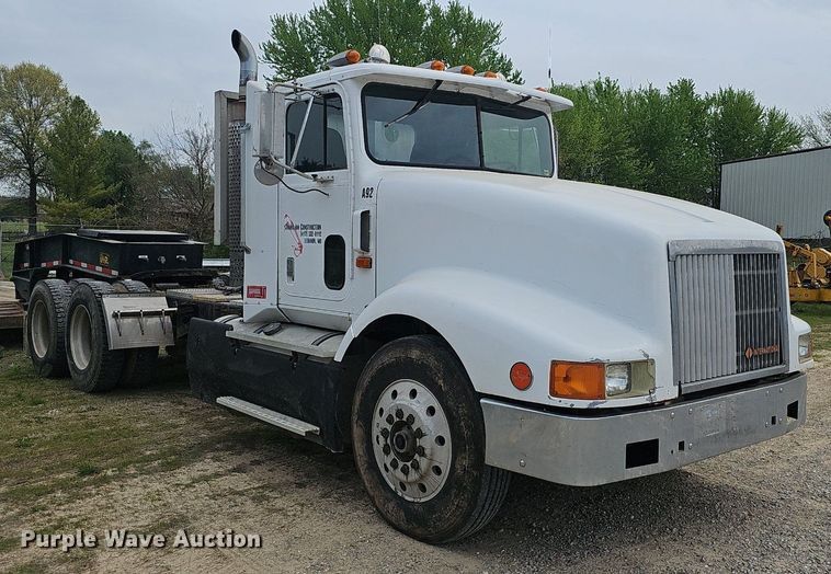 image for item EJ6301 1992 International 9400 semi truck