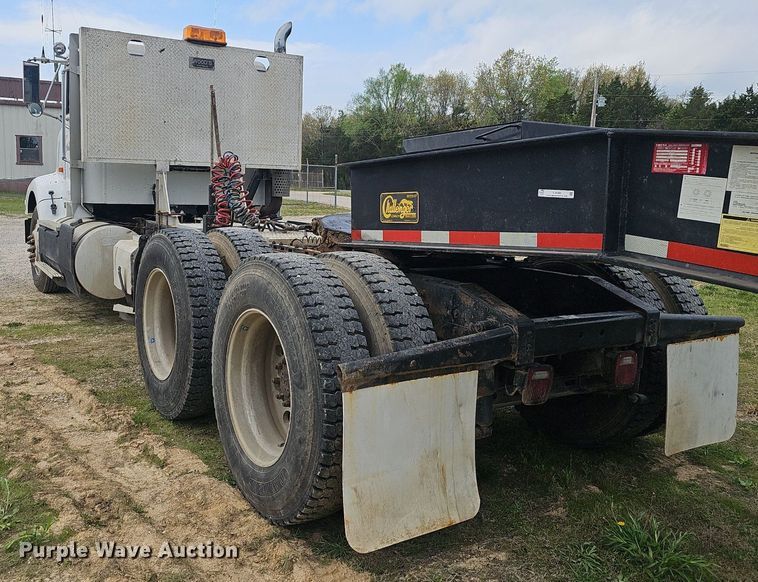 image for item EJ6301 1992 International 9400 semi truck