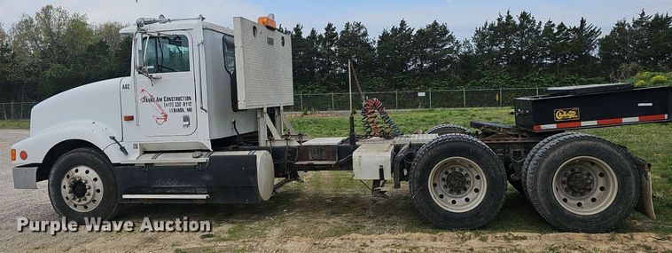 image for item EJ6301 1992 International 9400 semi truck