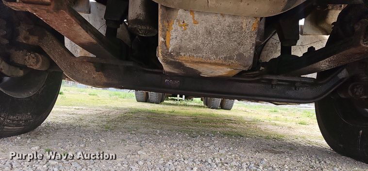 image for item EJ6301 1992 International 9400 semi truck