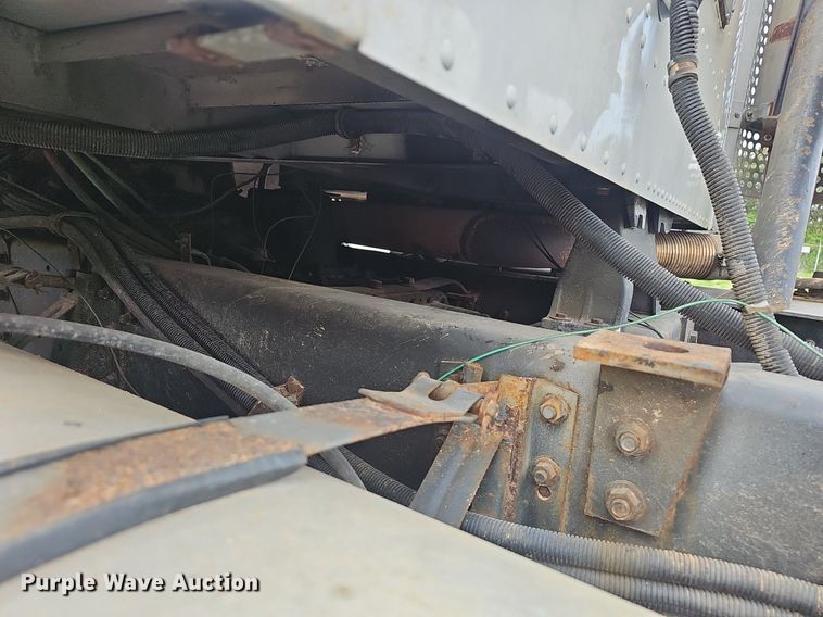 image for item EJ6301 1992 International 9400 semi truck