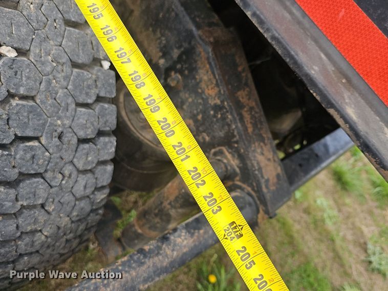 image for item EJ6301 1992 International 9400 semi truck