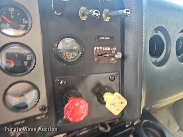 image for item EJ6301 1992 International 9400 semi truck