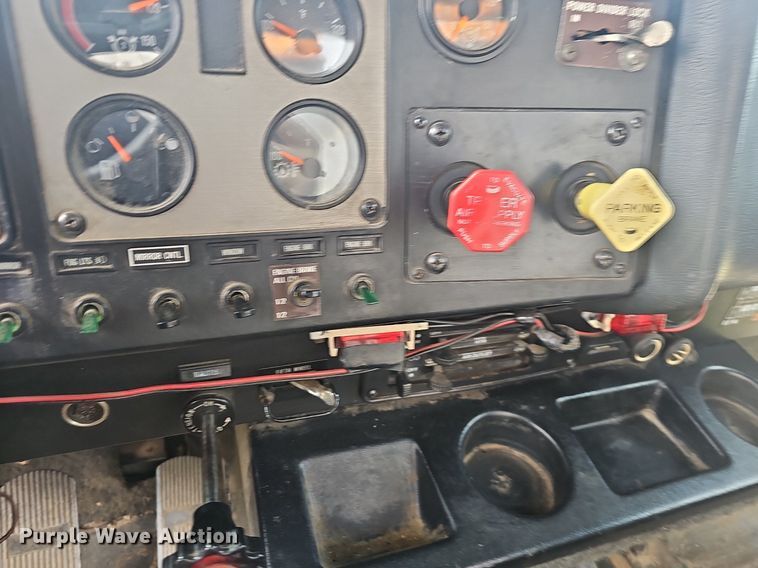 image for item EJ6301 1992 International 9400 semi truck