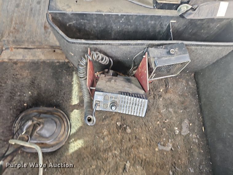 image for item EJ6301 1992 International 9400 semi truck