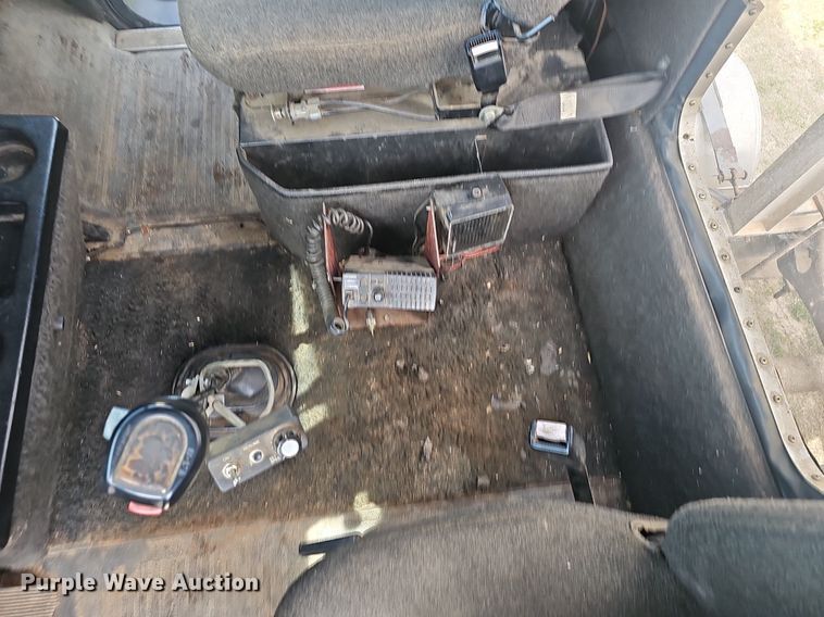 image for item EJ6301 1992 International 9400 semi truck