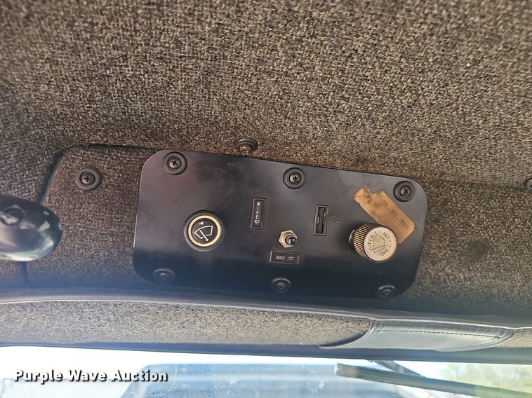 image for item EJ6301 1992 International 9400 semi truck