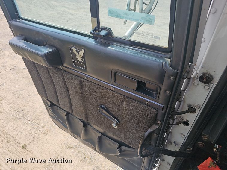 image for item EJ6301 1992 International 9400 semi truck