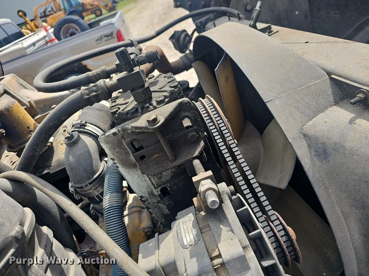 image for item EJ6301 1992 International 9400 semi truck