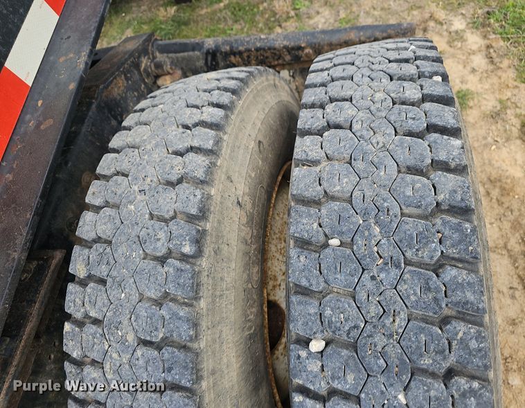 image for item EJ6301 1992 International 9400 semi truck