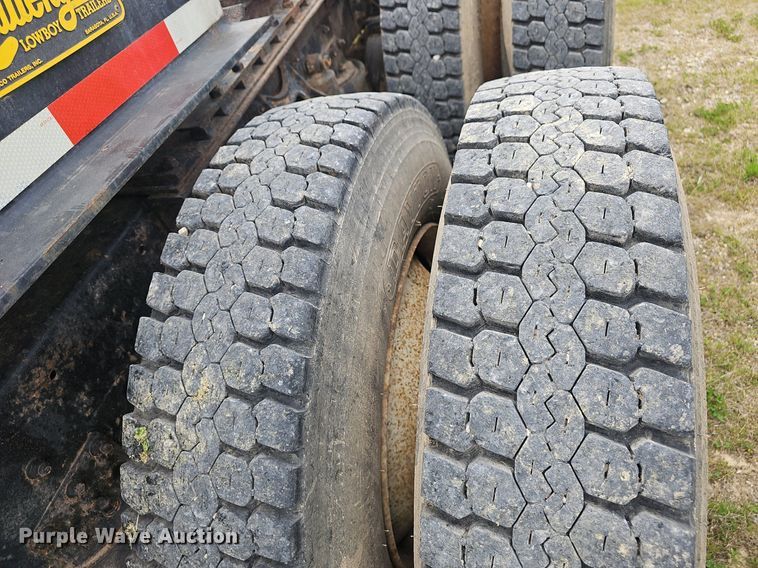 image for item EJ6301 1992 International 9400 semi truck