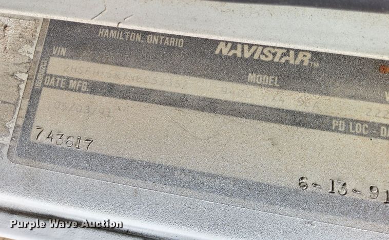 image for item EJ6301 1992 International 9400 semi truck