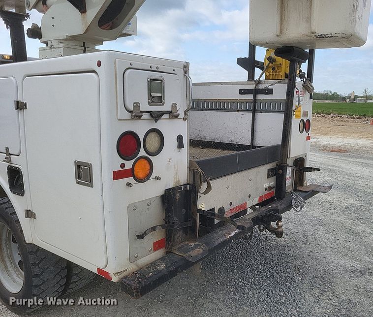 image for item EJ7915 2013 Ford F550 Super Duty XL bucket truck
