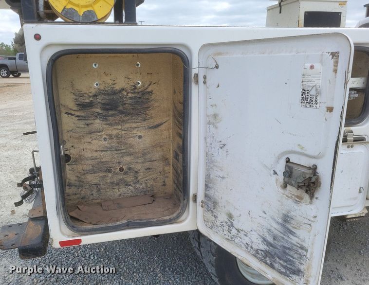 image for item EJ7915 2013 Ford F550 Super Duty XL bucket truck