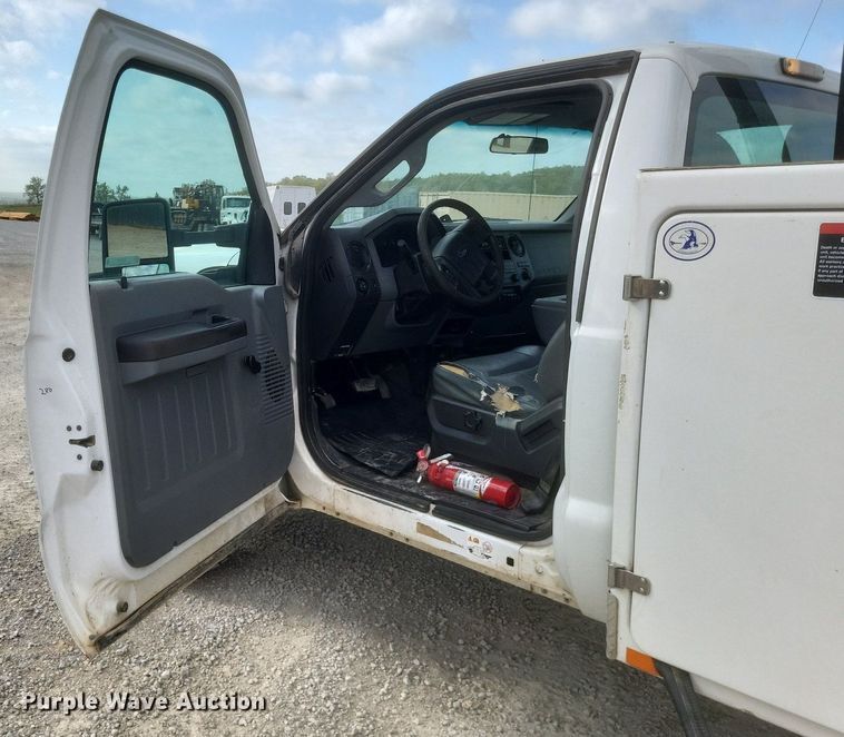 image for item EJ7915 2013 Ford F550 Super Duty XL bucket truck