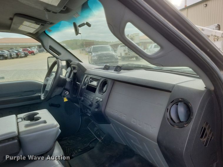 image for item EJ7915 2013 Ford F550 Super Duty XL bucket truck