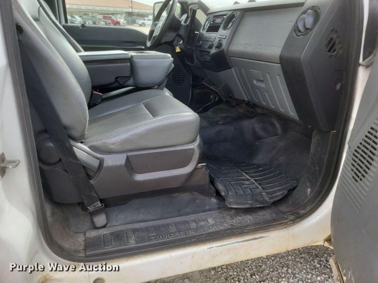 image for item EJ7915 2013 Ford F550 Super Duty XL bucket truck