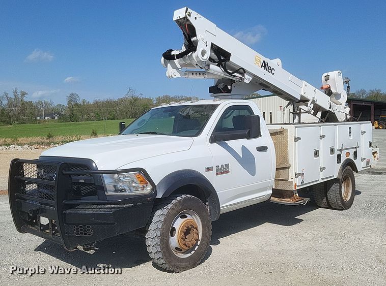 image for item EJ7916 2016 Dodge Ram 5500HD  bucket truck