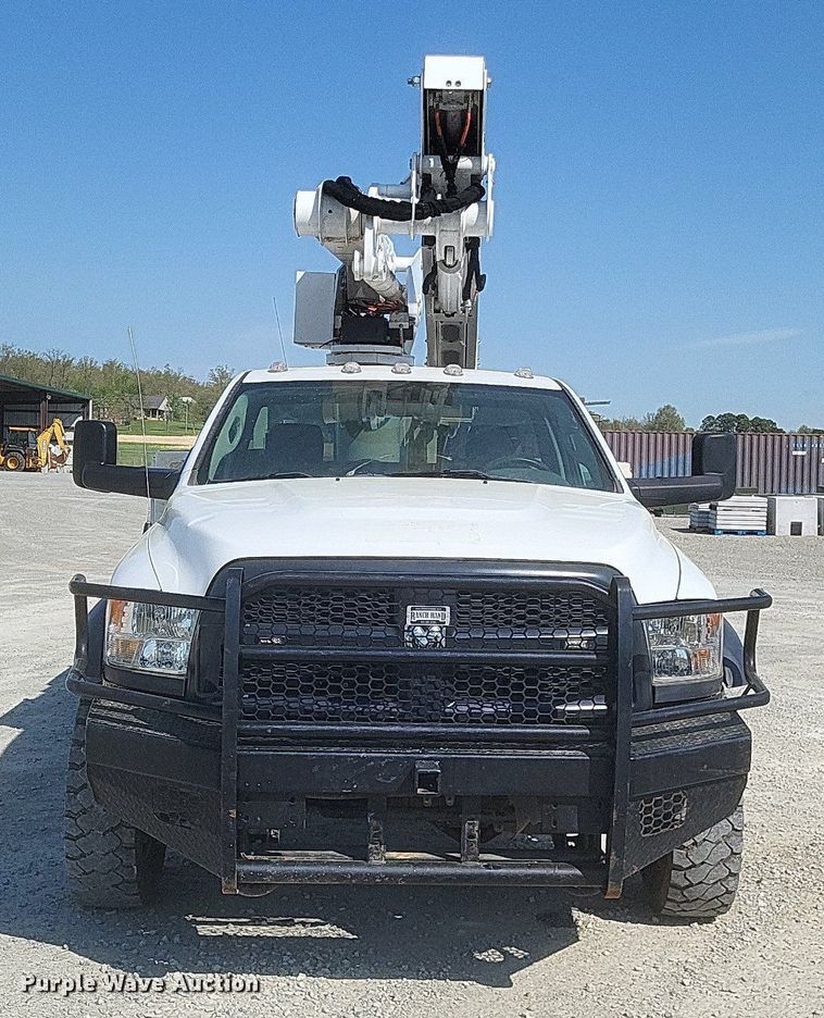 image for item EJ7916 2016 Dodge Ram 5500HD  bucket truck