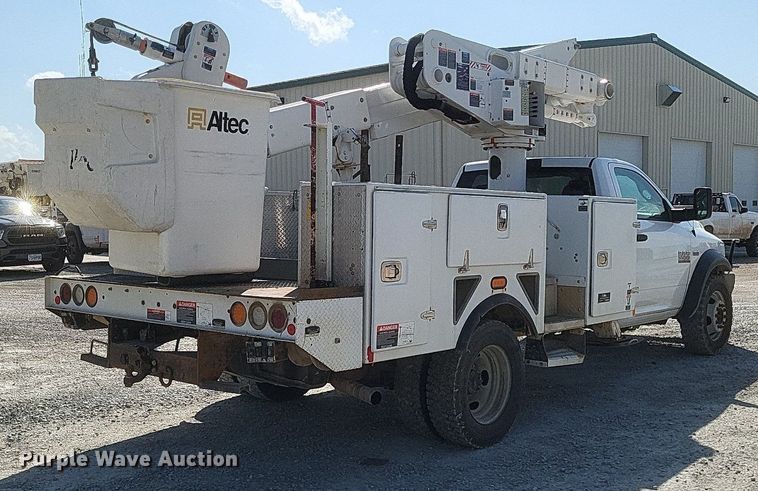 image for item EJ7916 2016 Dodge Ram 5500HD  bucket truck