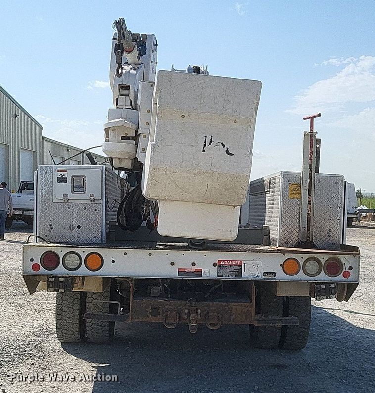 image for item EJ7916 2016 Dodge Ram 5500HD  bucket truck