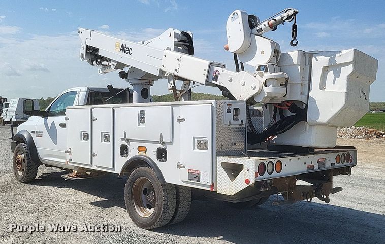 image for item EJ7916 2016 Dodge Ram 5500HD  bucket truck