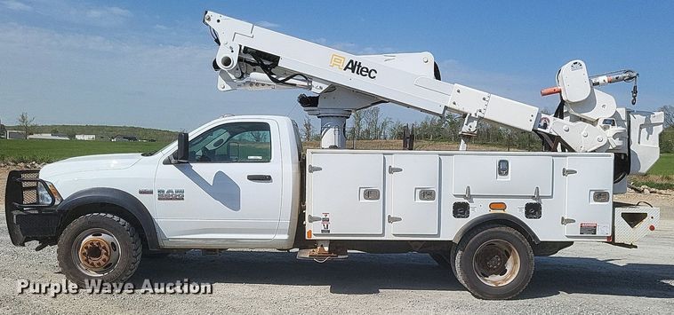 image for item EJ7916 2016 Dodge Ram 5500HD  bucket truck
