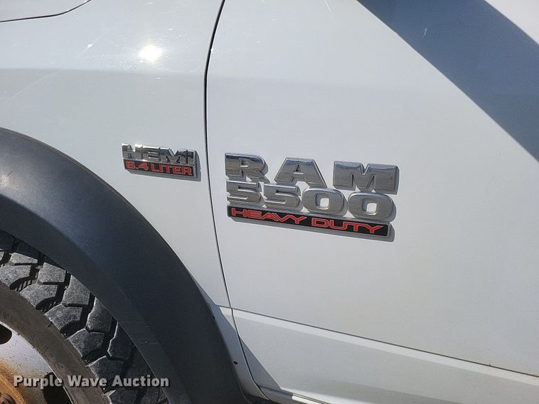 image for item EJ7916 2016 Dodge Ram 5500HD  bucket truck