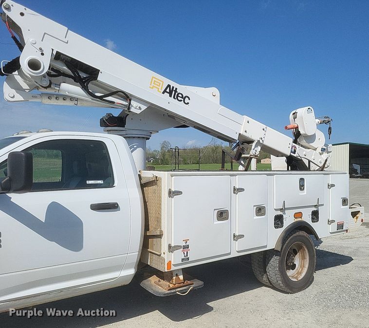 image for item EJ7916 2016 Dodge Ram 5500HD  bucket truck