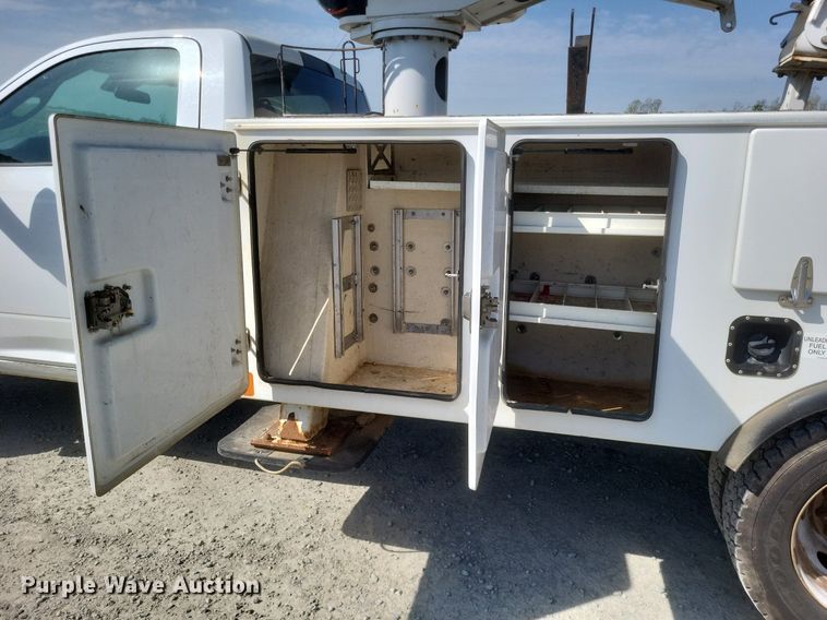 image for item EJ7916 2016 Dodge Ram 5500HD  bucket truck